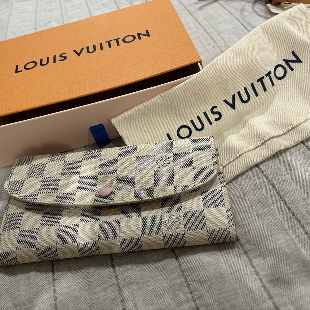 Louis Vuitton Damier Azur Wallet - Cream and Gray